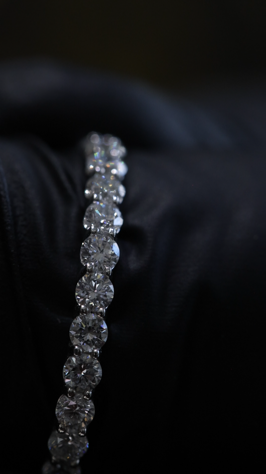 Round Brilliant Shared-Prong Diamond Eternity Band in 14K White Gold – 1.15 CT