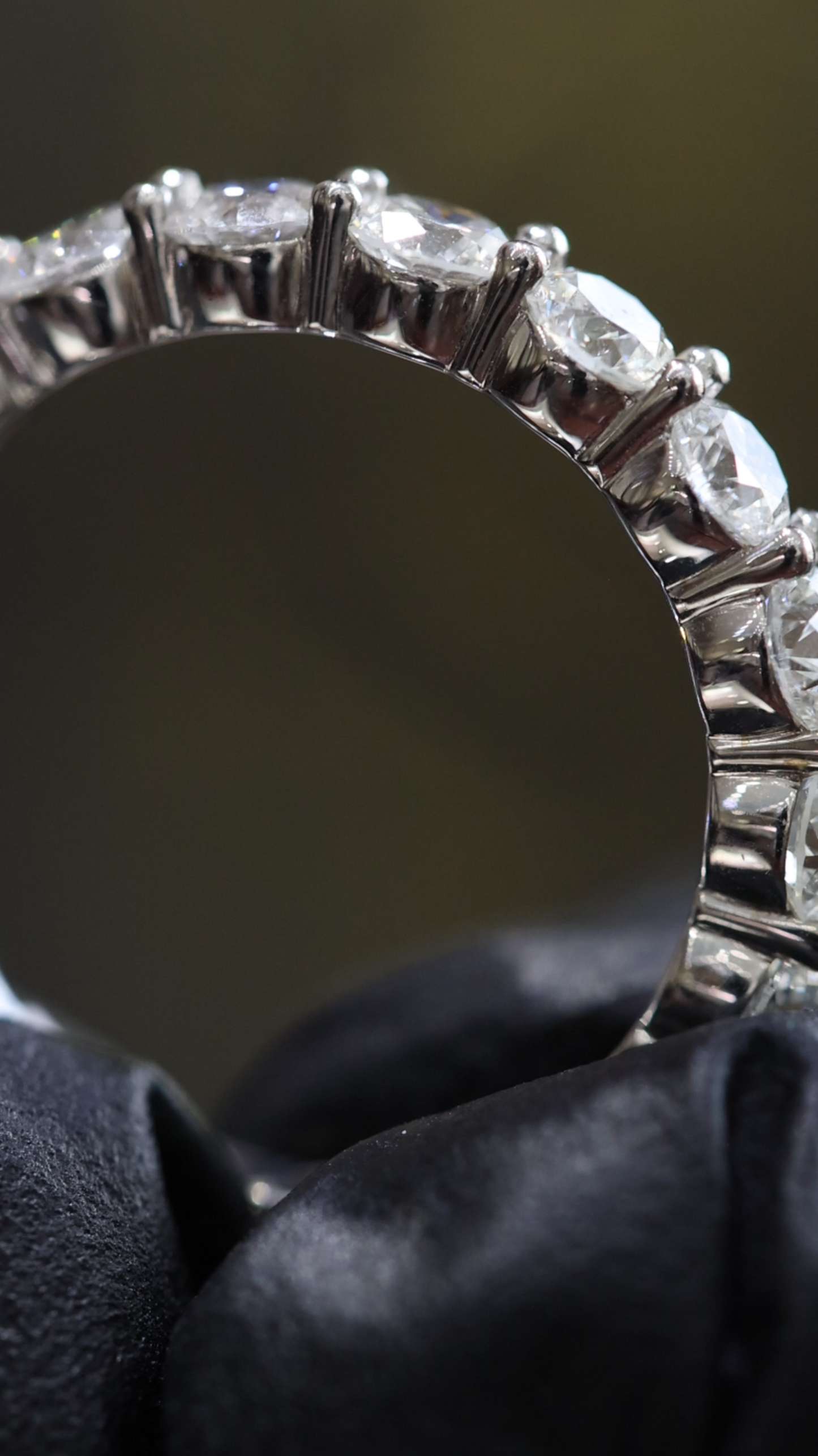 Round Brilliant Shared-Prong Diamond Eternity Band in 14K White Gold | 3.15ctw GH/SI