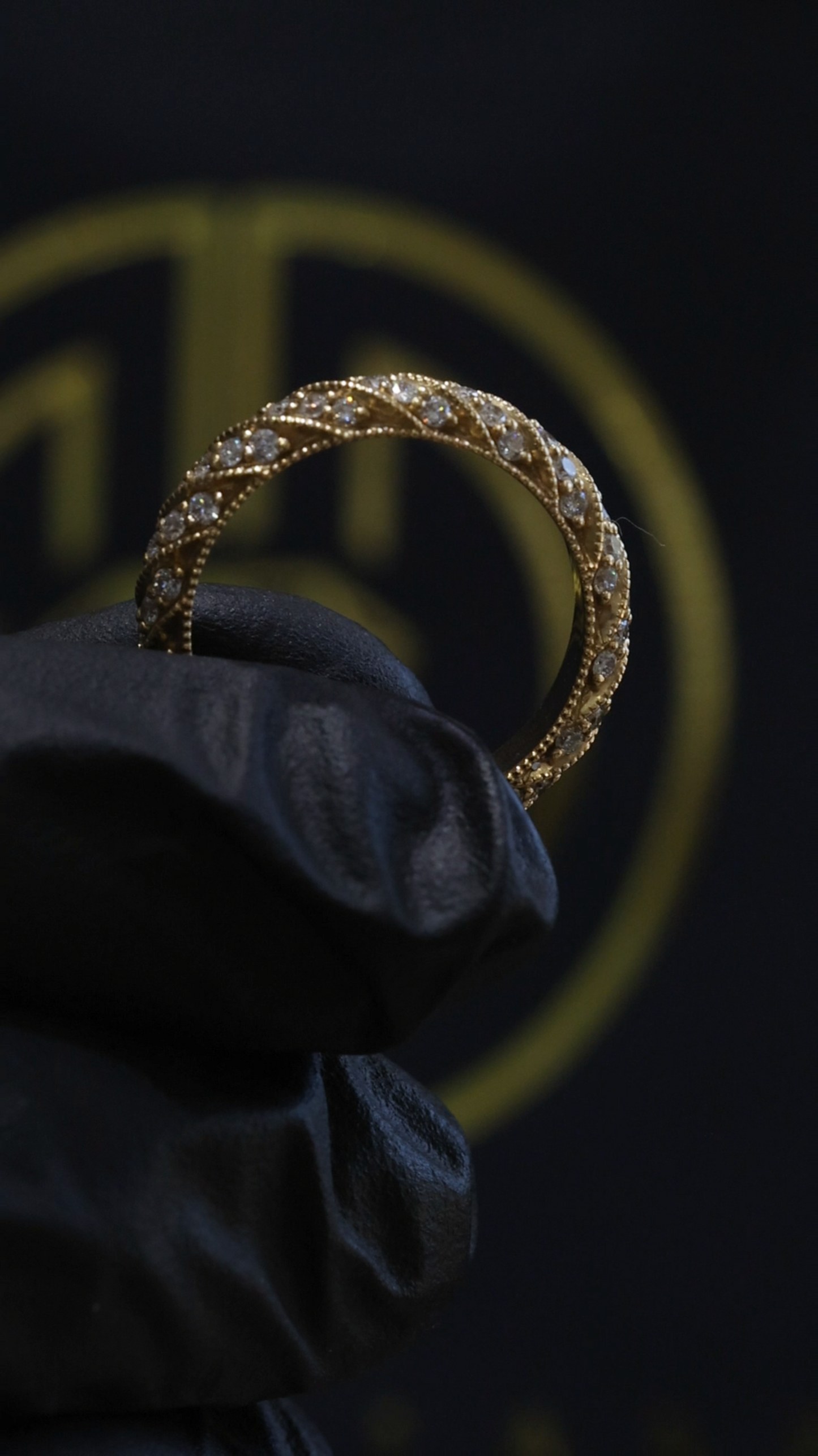 Vintage Round Diamond Eternity Band in 14K Yellow Gold | 0.95 CT