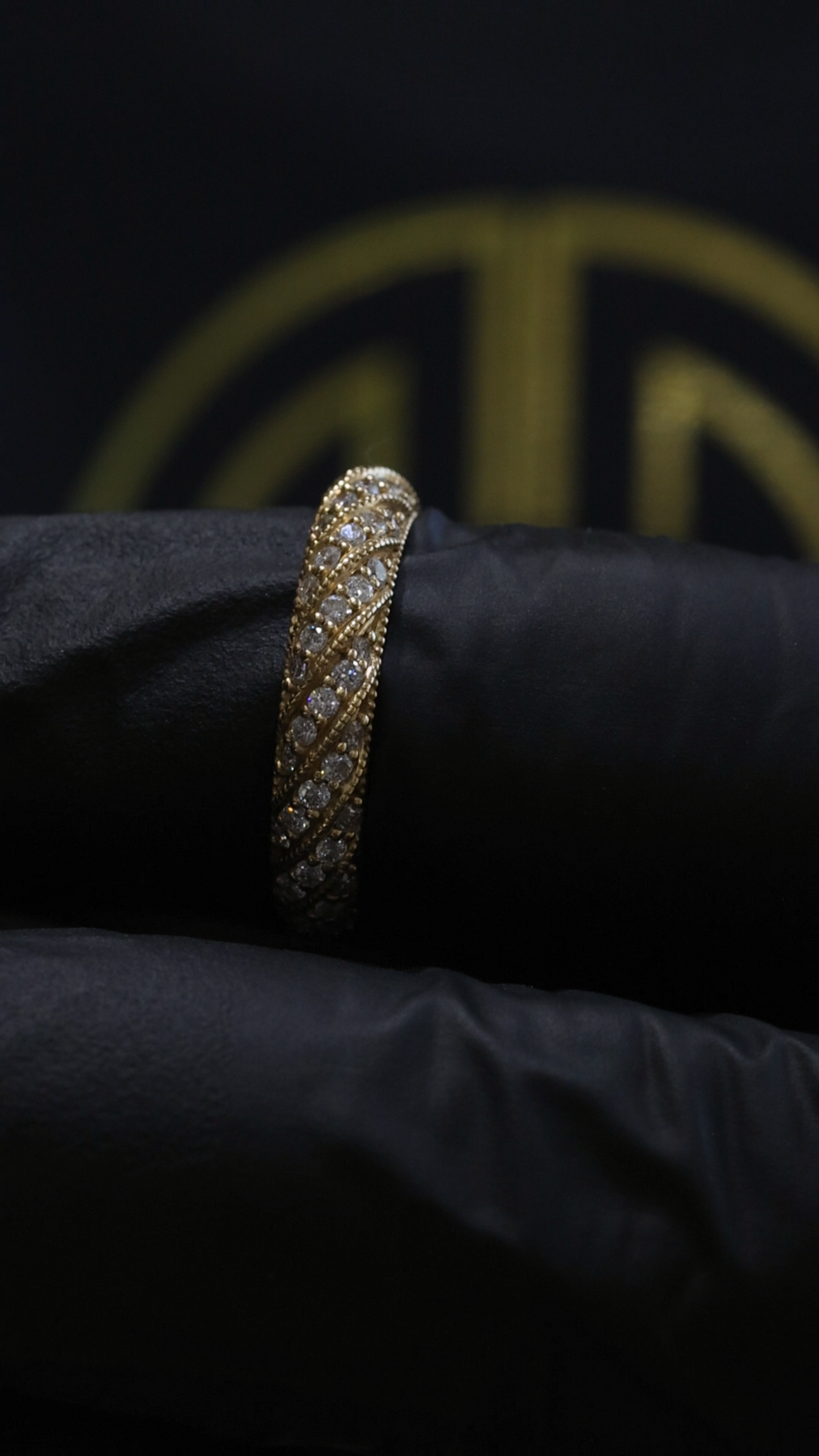 Vintage Round Diamond Eternity Band in 14K Yellow Gold | 0.95 CT