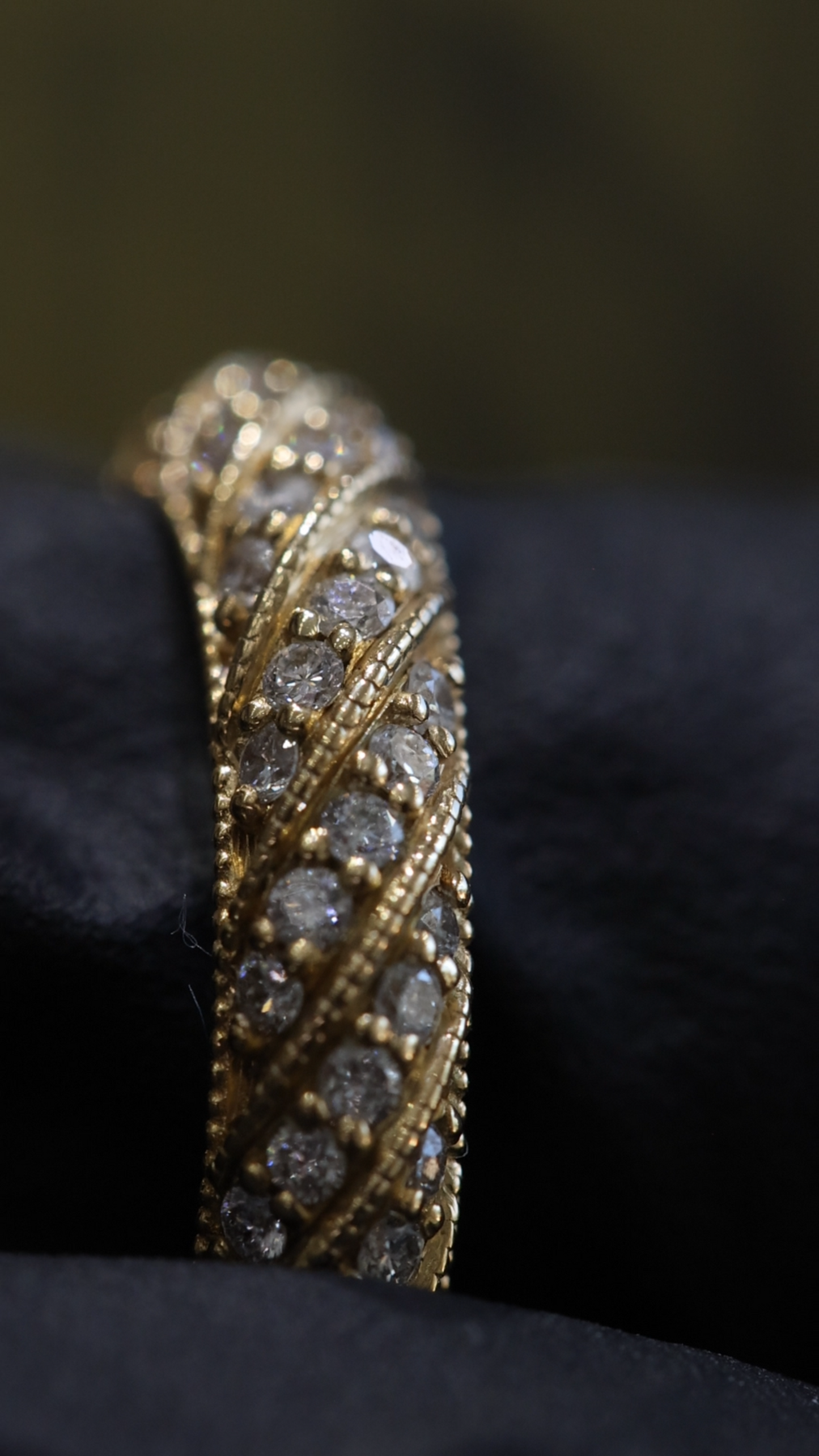 Vintage Round Diamond Eternity Band in 14K Yellow Gold | 0.95 CT