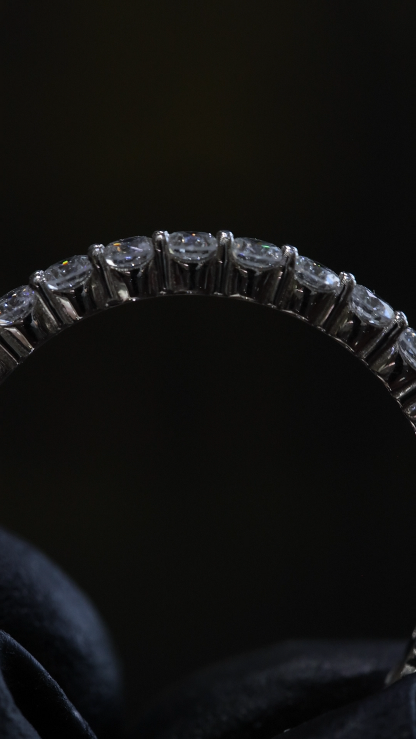 Round Brilliant Shared-Prong Diamond Eternity Band in 14K White Gold – 1.15 CT